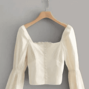 بلوزة بيضاء أنيقة