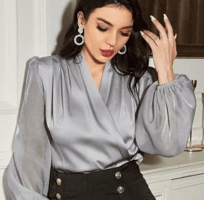 بلوزة ستان ناعمة