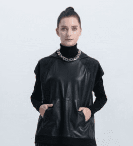 بلوزة سوداء جلد