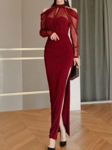 موديل احمر جذاب