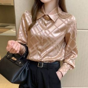 بلوزة ستان مخططة