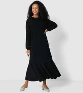 فستان أسود بسيط