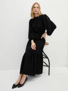 فستان أسود طويل