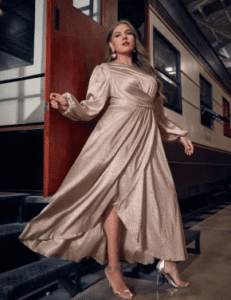 فستان ستان ذهبي