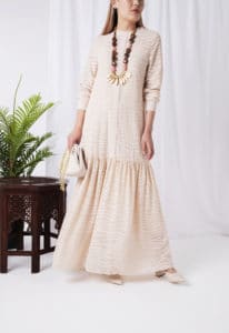 فستان سهرة باللون البيج