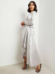 فستان سهرة بكم فضي