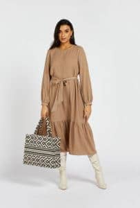 فستان سهرة بني واسع