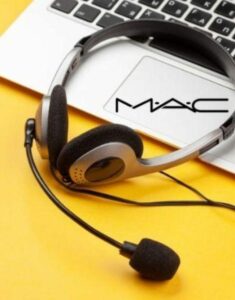 خدمة عملاء ماك للمكياج