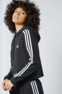 ملابس رياضية نون