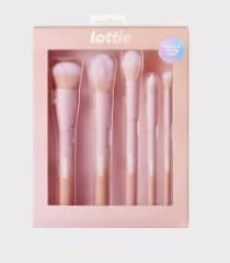 مجموعة لوتي للمكياج