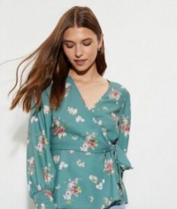 بلايز النساء من فوغا كلوسيت