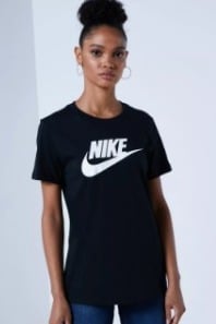 قطع رياضية للنساء