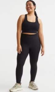 ملابس رياضية للنساء