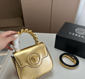 حقيبة فيرساتشي من اي سفن