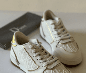 سنيكرز ديور