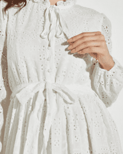 فستان طويل بياقة اوف وايت