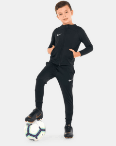 طقم رياضي من نايكي