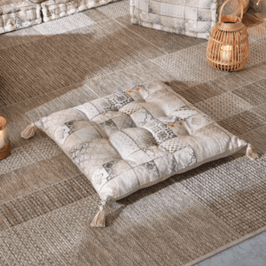 وسادة محشوة برقعّة بطبعات من مهرجان فيز